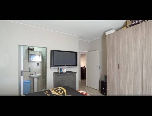 2 BEDROOM APARTMENT FOR SALE IN RAVENSWOOD